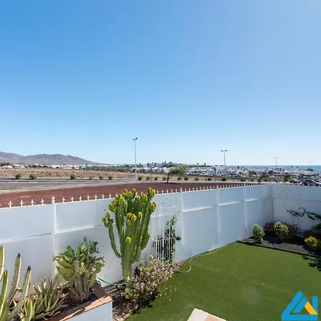 239 - Casa Lily By Now Ltd Villa Playa Blanca (Lanzarote)