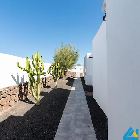 239 - Casa Lily By Now Ltd Villa Playa Blanca (Lanzarote)